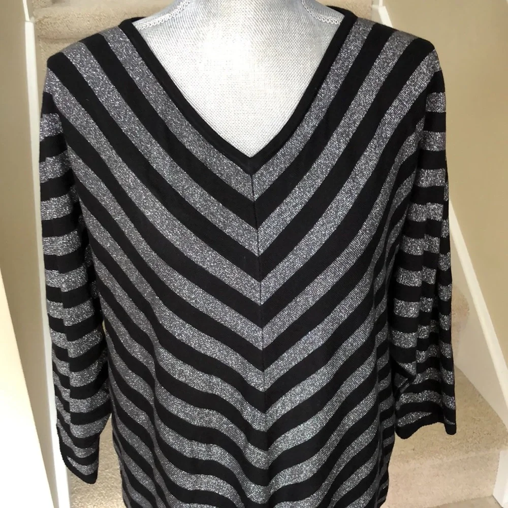 New Joan Vass women’s shimmer top. Size 2X. Black and metallic silver shimmer. - Picture 1 of 9